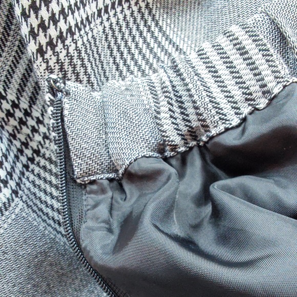 Asymmetric flare skirt - Picture 8 of 10